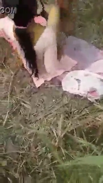 Dehati Bhabhi Sharing Sex in the Outdoors MMS Video