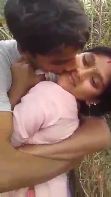 Dehati Bhabhi Sharing Sex in the Outdoors MMS Video
