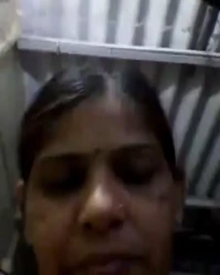 Indian Desi Village Porn Video of a Busty Hot Aunty