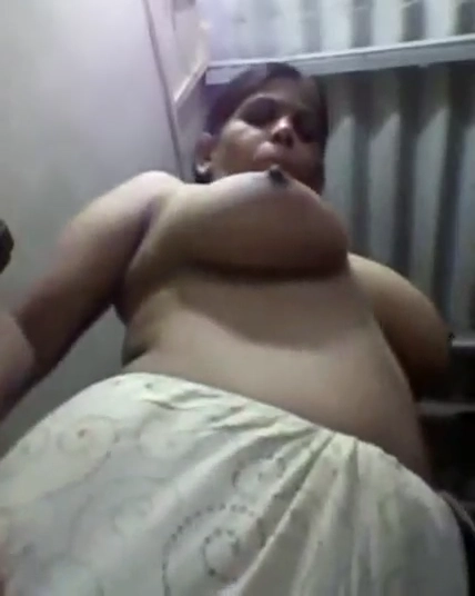 Indian Desi Village Porn Video of a Busty Hot Aunty