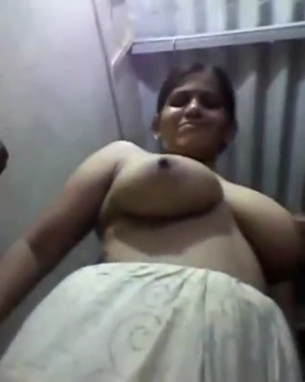 Indian Desi Village Porn Video of a Busty Hot Aunty