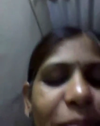 Indian Desi Village Porn Video of a Busty Hot Aunty