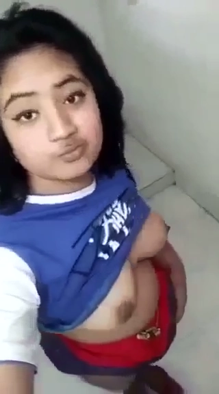 Desi Selfie Girl Shows Her Humongous Boobs on Cam