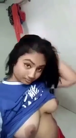 Desi Selfie Girl Shows Her Humongous Boobs on Cam