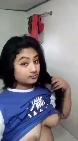 Desi Selfie Girl Shows Her Humongous Boobs on Cam